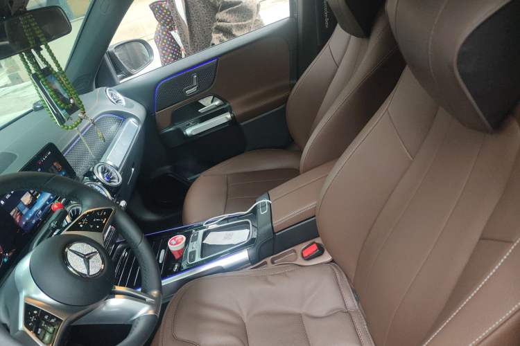 Used Mercedes-Benz GLB 2025 GLB 220 Fashion Model Left Front Seat