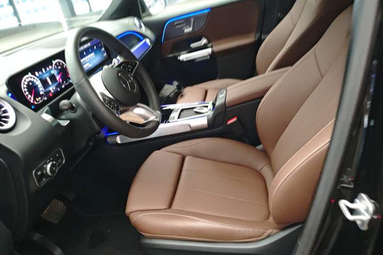 Used Mercedes-Benz GLB 2025 GLB 220 Fashion Model Left Front Seat