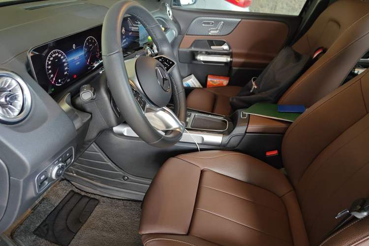 Used Mercedes-Benz GLB 2025 GLB 220 Fashion Model Left Front Seat