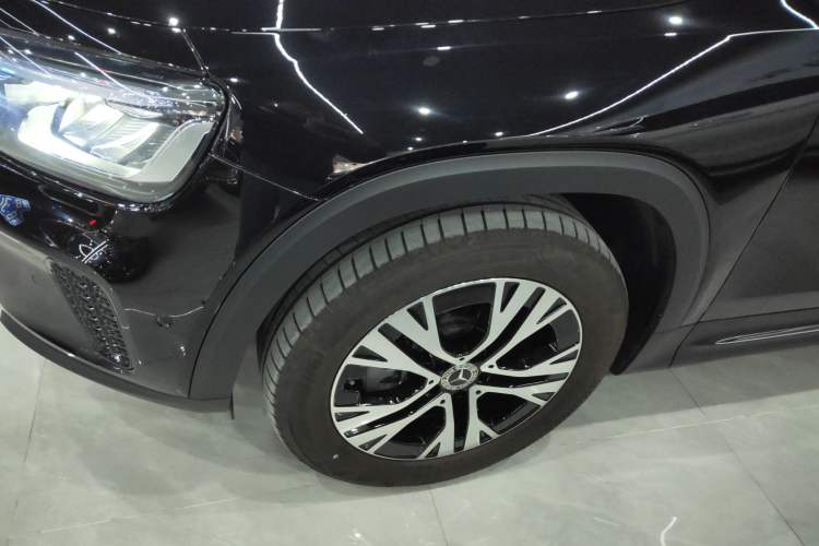 Used Mercedes-Benz GLB 2025 GLB 220 Sport Edition Left Front Wheel Hub