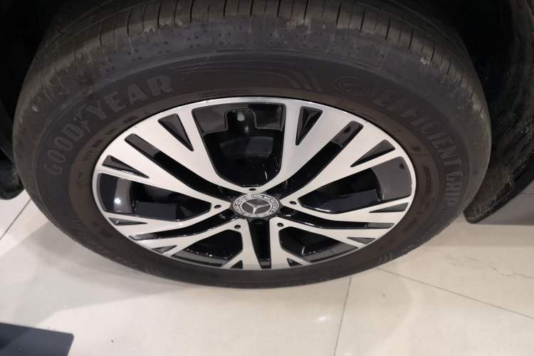 Used Mercedes-Benz GLB 2025 GLB 220 Sport Edition Left Front Wheel Hub