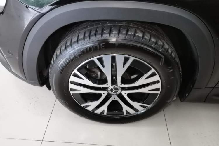 Used Mercedes-Benz GLB 2025 GLB 220 Sport Edition Left Front Wheel Hub