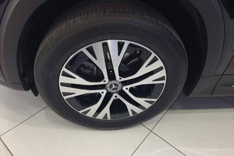 Used Mercedes-Benz GLB 2025 GLB 220 Sport Edition Left Front Wheel Hub