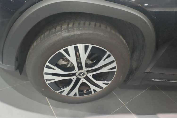 Used Mercedes-Benz GLB 2025 GLB 220 Sport Edition Left Front Wheel Hub