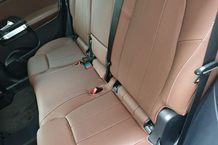 Used Mercedes-Benz GLB 2025 GLB 220 Sport Edition Left Rear Seat
