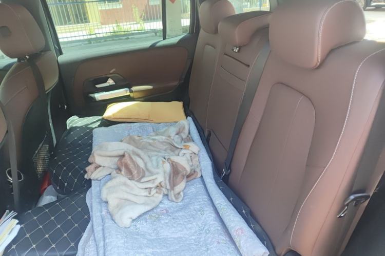 Used Mercedes-Benz GLB 2025 GLB 220 Sport Edition Left Rear Seat