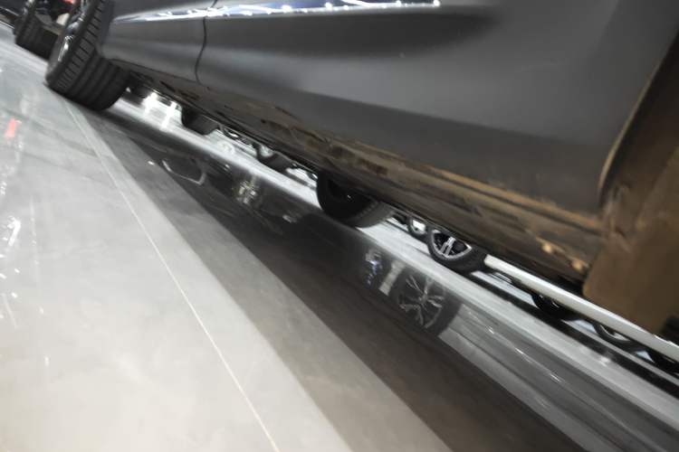 Used Mercedes-Benz GLB 2025 GLB 220 Sport Edition Left Side Sill