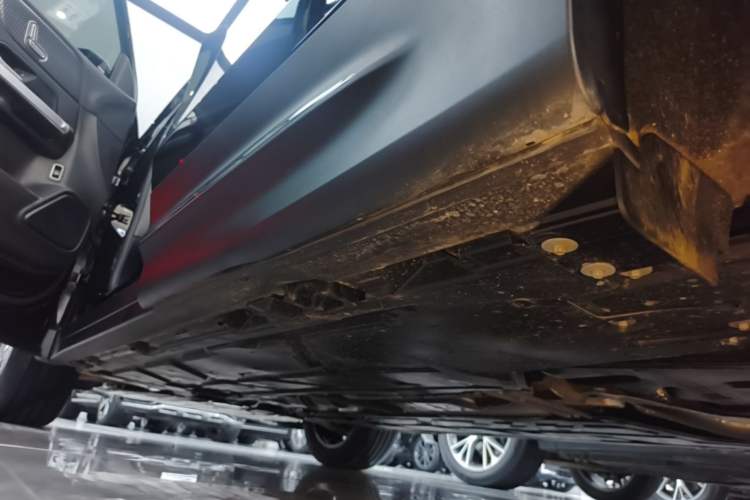 Used Mercedes-Benz GLB 2025 GLB 220 Sport Edition Left Side Sill