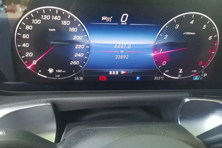 Used Mercedes-Benz GLB 2025 GLB 200 Dynamic Edition Odometer Close Up