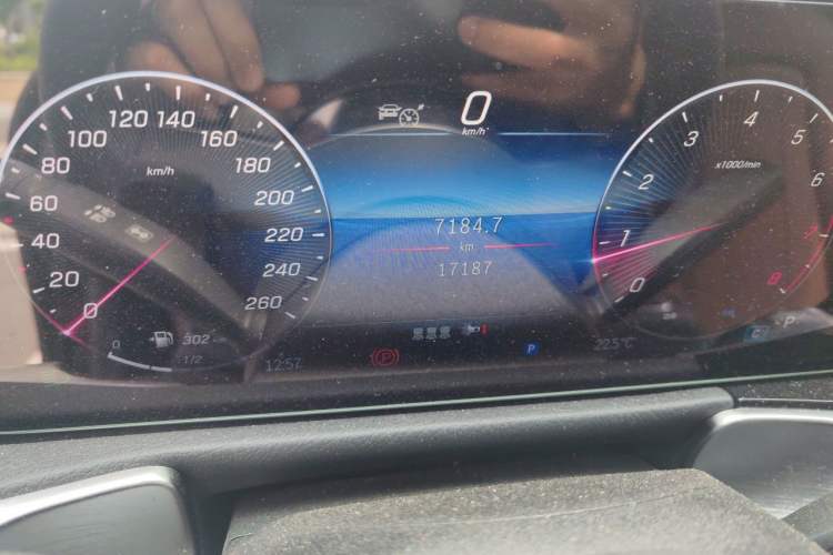 Used Mercedes-Benz GLB 2025 GLB 220 Sport Edition Odometer Close Up