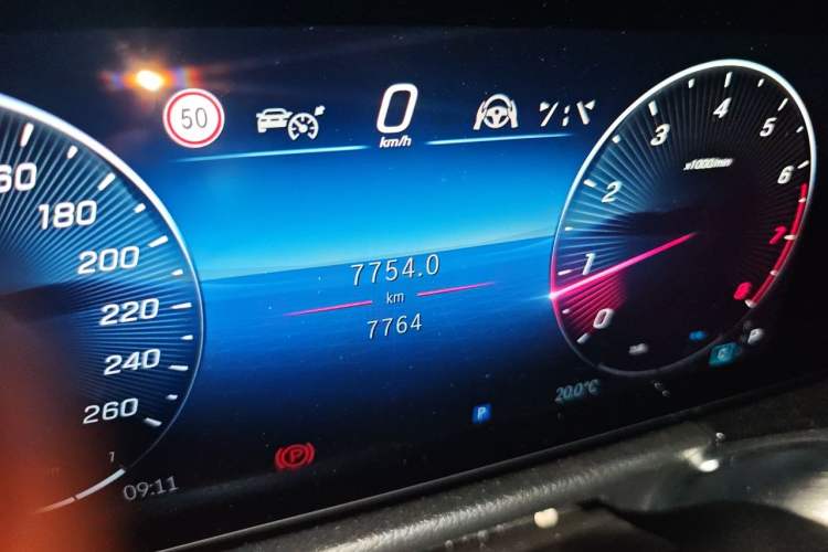 Used Mercedes-Benz GLB 2025 GLB 220 Fashion Model Odometer Close Up