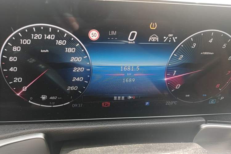 Used Mercedes-Benz GLB 2025 GLB 220 Sport Edition Odometer Close Up