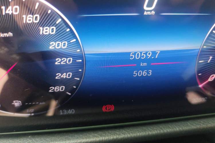 Used Mercedes-Benz GLB 2025 GLB 220 Fashion Model Odometer Close Up