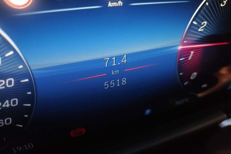 Used Mercedes-Benz GLB 2025 GLB 220 Sport Edition Odometer Close Up