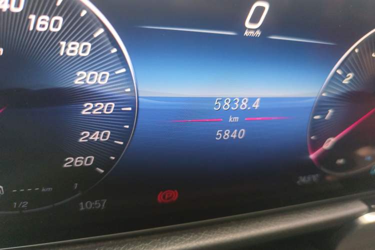 Used Mercedes-Benz GLB 2025 GLB 220 Sport Edition Odometer Close Up