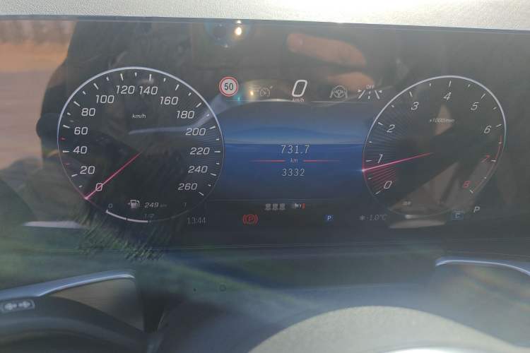 Used Mercedes-Benz GLB 2025 GLB 220 Sport Edition Odometer Close Up