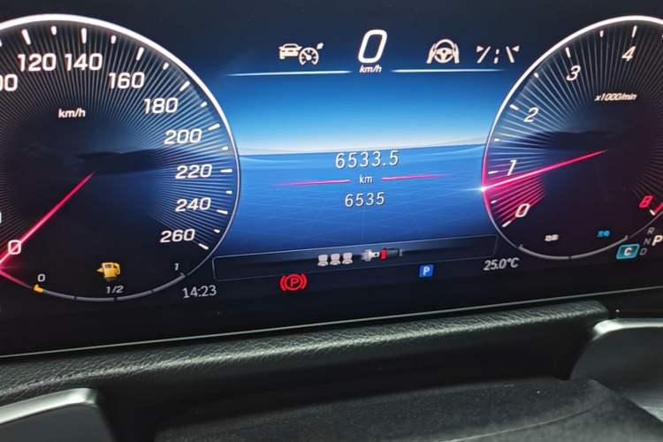 Used Mercedes-Benz GLB 2025 GLB 220 Sport Edition Odometer Close Up
