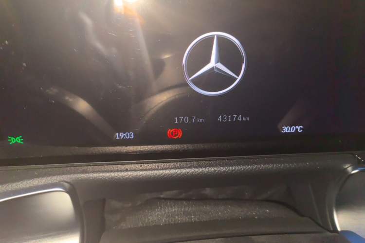 Used Mercedes-Benz GLB 2025 GLB 220 Sport Edition Odometer Close Up