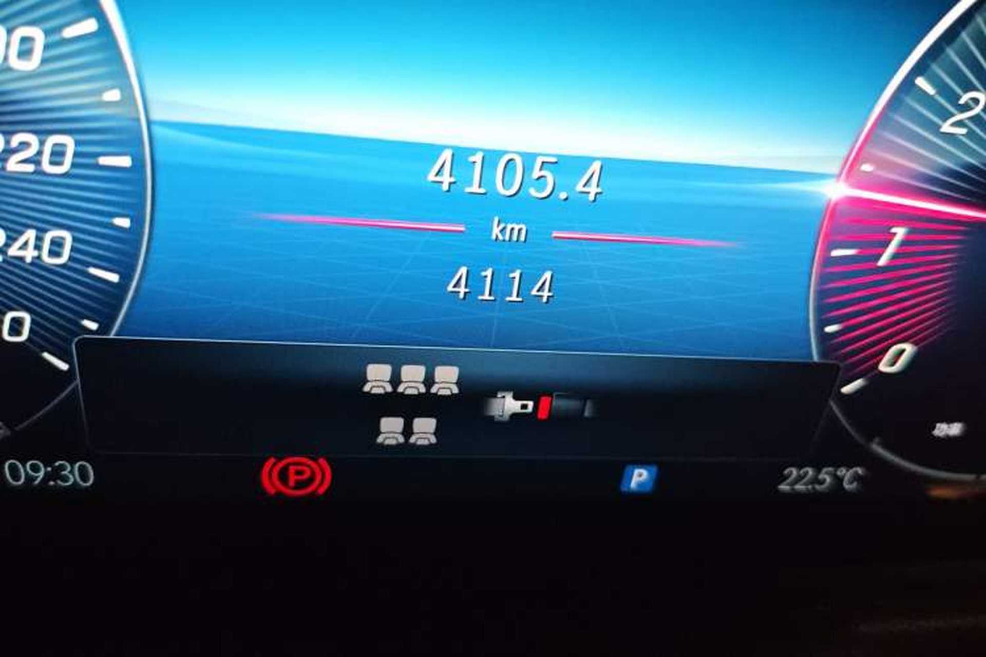 Used Mercedes-Benz GLB 2025 GLB 220 4MATIC Odometer Close Up
