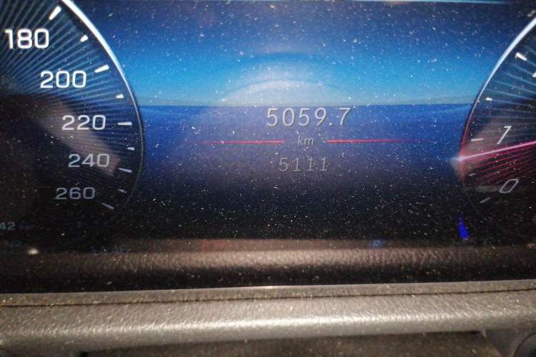 Used Mercedes-Benz GLB 2025 GLB 220 Sport Edition Odometer Close Up