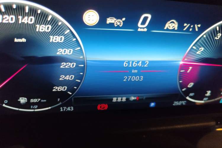 Used Mercedes-Benz GLB 2025 GLB 200 Dynamic Edition Odometer Close Up