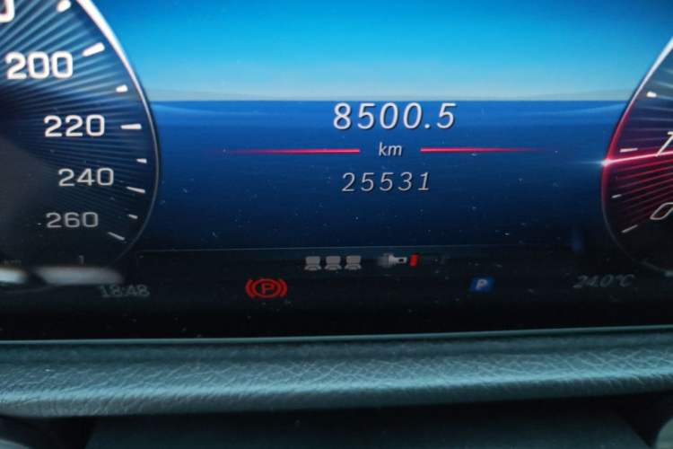 Used Mercedes-Benz GLB 2025 GLB 220 Sport Edition Odometer Close Up