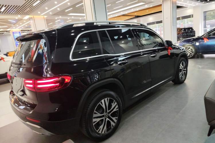 Used Mercedes-Benz GLB 2025 GLB 220 Sport Edition Rear Right 45 Deg