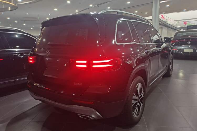 Used Mercedes-Benz GLB 2025 GLB 220 Sport Edition Rear Right 45 Deg
