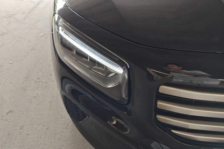 Used Mercedes-Benz GLB 2025 GLB 220 Fashion Model Right Front Headlight