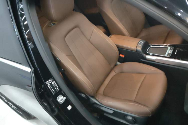 Used Mercedes-Benz GLB 2025 GLB 220 Sport Edition Right Front Seat