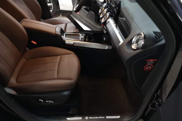 Used Mercedes-Benz GLB 2025 GLB 220 Sport Edition Right Front Seat