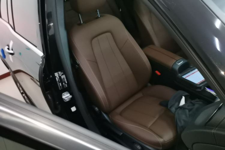 Used Mercedes-Benz GLB 2025 GLB 220 Sport Edition Right Front Seat