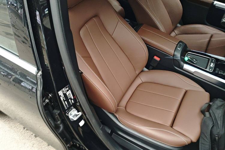 Used Mercedes-Benz GLB 2025 GLB 220 Fashion Model Right Front Seat