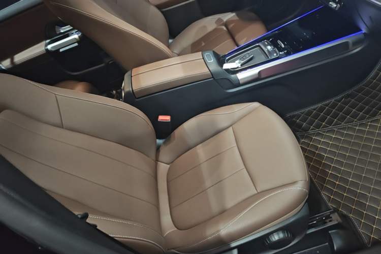 Used Mercedes-Benz GLB 2025 GLB 220 Sport Edition Right Front Seat