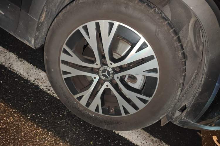 Used Mercedes-Benz GLB 2025 GLB 220 Sport Edition Right Front Wheel Hub