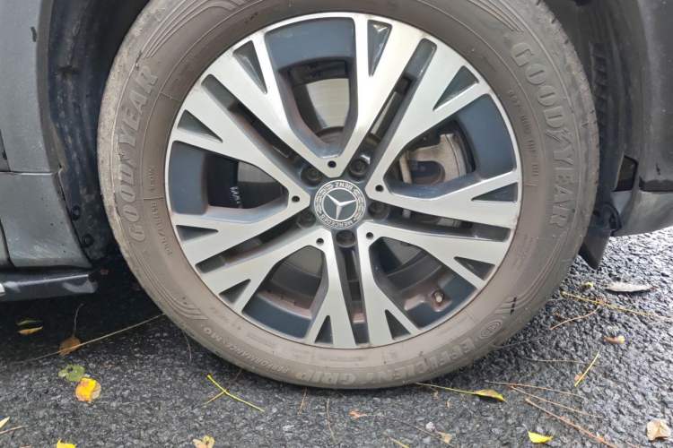 Used Mercedes-Benz GLB 2025 GLB 220 Sport Edition Right Front Wheel Hub