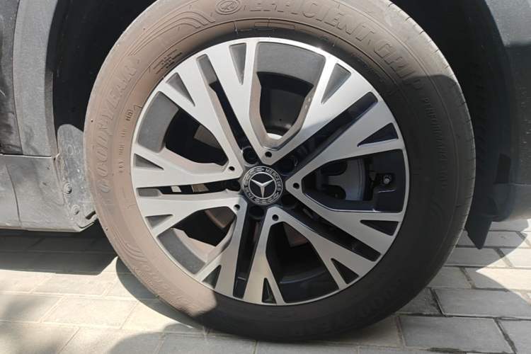 Used Mercedes-Benz GLB 2025 GLB 220 Sport Edition Right Front Wheel Hub