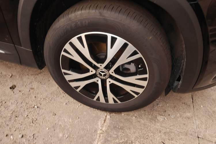 Used Mercedes-Benz GLB 2025 GLB 220 Sport Edition Right Front Wheel Hub