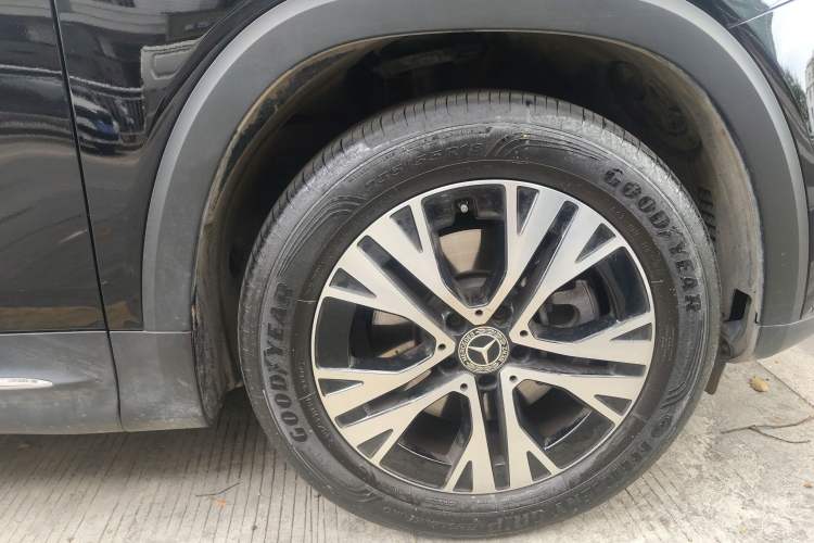 Used Mercedes-Benz GLB 2025 GLB 220 Sport Edition Right Front Wheel Hub