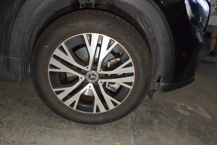 Used Mercedes-Benz GLB 2025 GLB 220 Sport Edition Right Front Wheel Hub