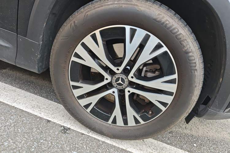 Used Mercedes-Benz GLB 2025 GLB 220 Sport Edition Right Front Wheel Hub