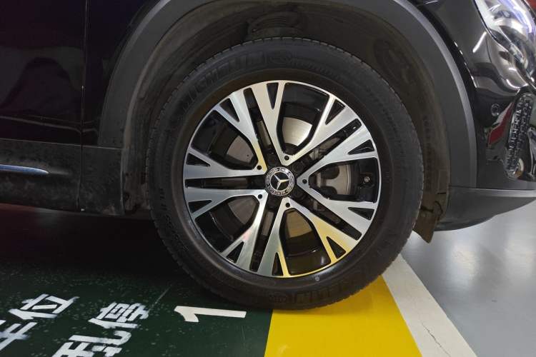 Used Mercedes-Benz GLB 2025 GLB 220 Sport Edition Right Front Wheel Hub