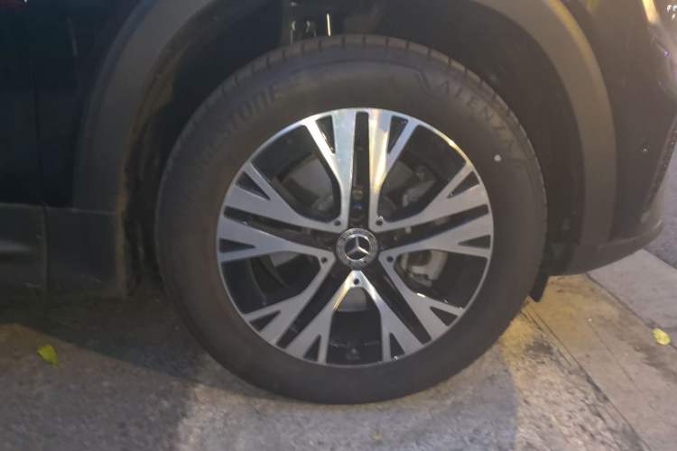 Used Mercedes-Benz GLB 2025 GLB 220 Sport Edition Right Front Wheel Hub