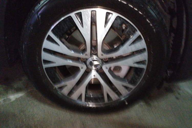 Used Mercedes-Benz GLB 2025 GLB 220 Sport Edition Right Front Wheel Hub