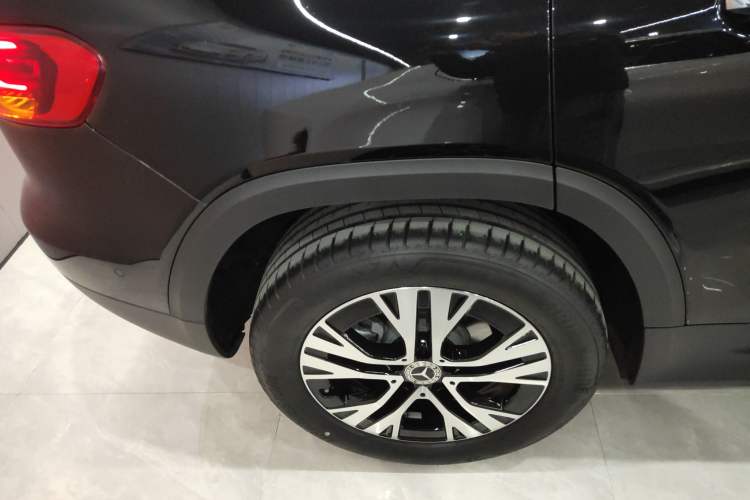Used Mercedes-Benz GLB 2025 GLB 220 Sport Edition Right Rear Wheel Hub