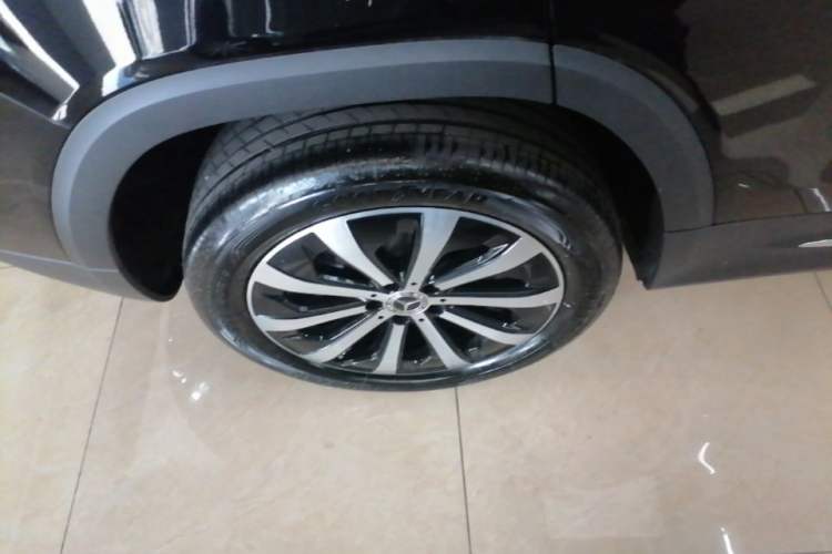 Used Mercedes-Benz GLB 2025 GLB 220 Fashion Model Right Rear Wheel Hub