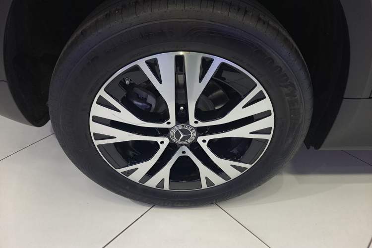 Used Mercedes-Benz GLB 2025 GLB 220 Sport Edition Right Rear Wheel Hub