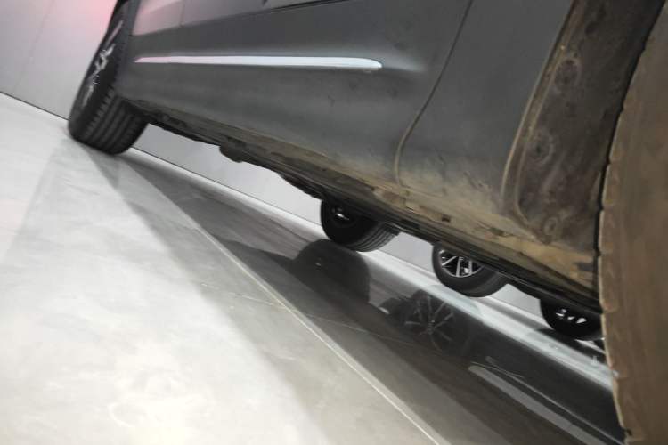 Used Mercedes-Benz GLB 2025 GLB 220 Sport Edition Right Side Sill
