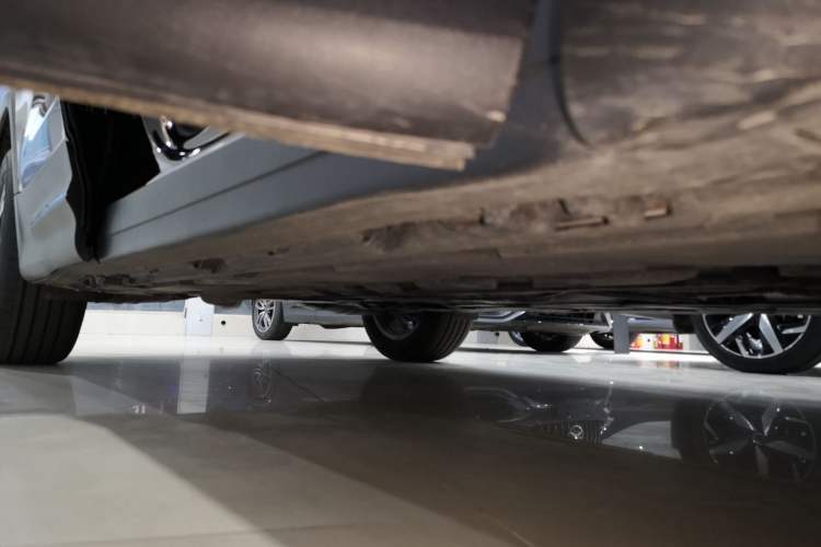 Used Mercedes-Benz GLB 2025 GLB 220 Sport Edition Right Side Sill