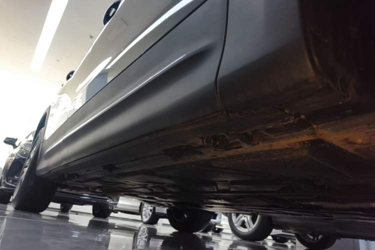Used Mercedes-Benz GLB 2025 GLB 220 Sport Edition Right Side Sill